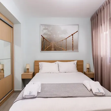 White Flamingo Apartment *